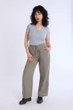 Curved Hem Cropped Henley Tee