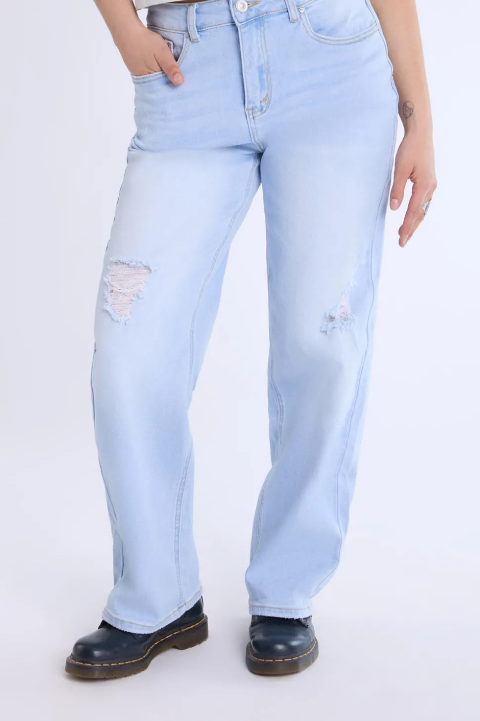 Distressed Straight Leg Jeans