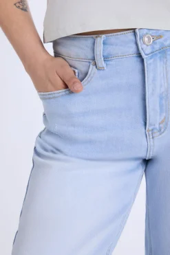 Distressed Straight Leg Jeans