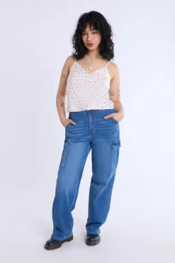 Loose Fit Cargo Jeans